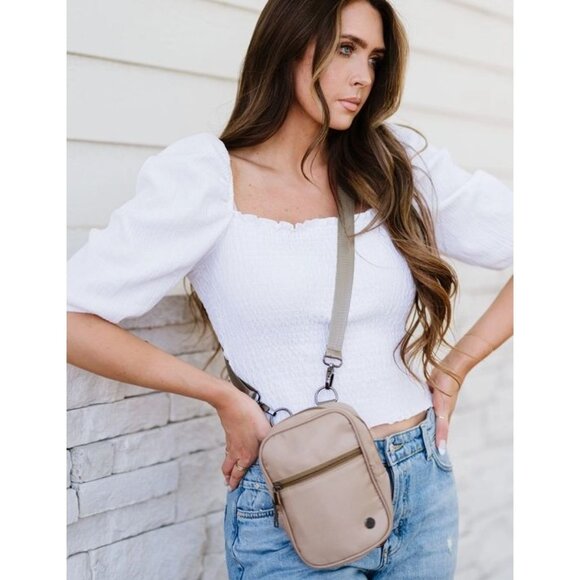 Modern+Chic Small Crossbody Bag With Adjustable Strap - Picture 5 of 16